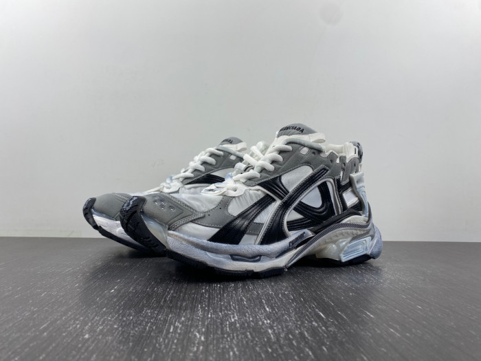 Ba*len*cia*ga runner sneaker