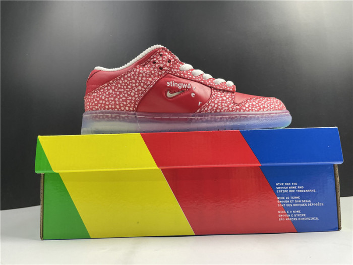 NIKE SB DUNK LOW STINGWATER MAGIC MUSHROOM DH7650-600