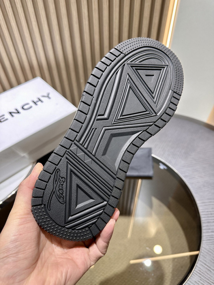 Givenchy Sneakers 660023