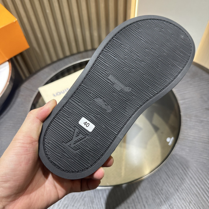 L&V sandal 132