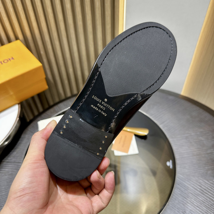 LV LOAFERS L0000610