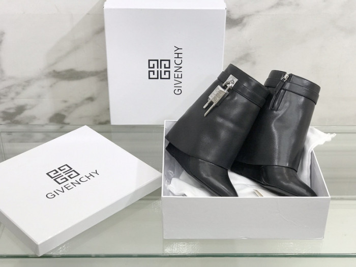 Givenchy Boots 660010