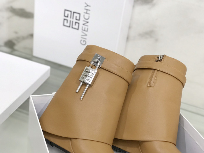 Givenchy Boots 660011