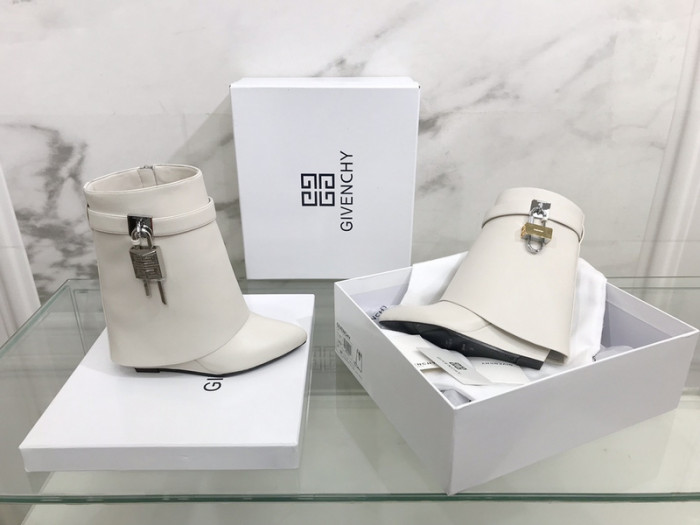 Givenchy Boots 660015