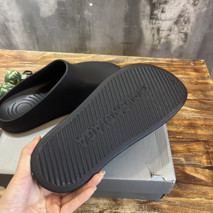 Balenciag* Sandal BS72