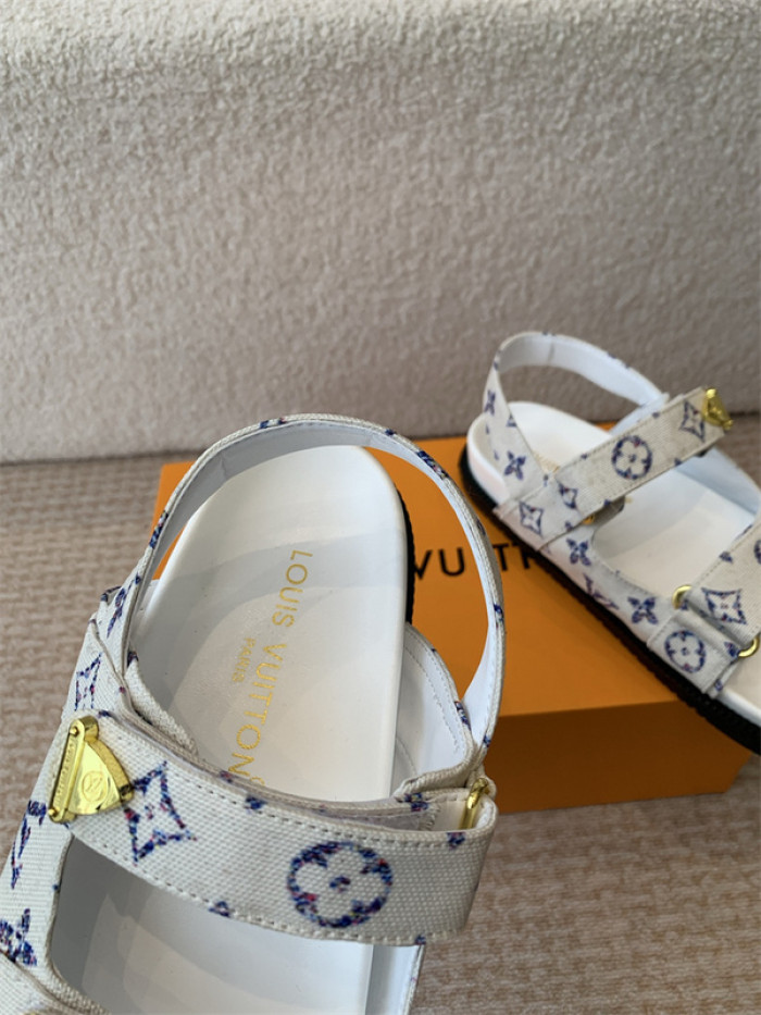 L&V sandal 203