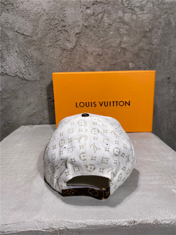 L&V HAT