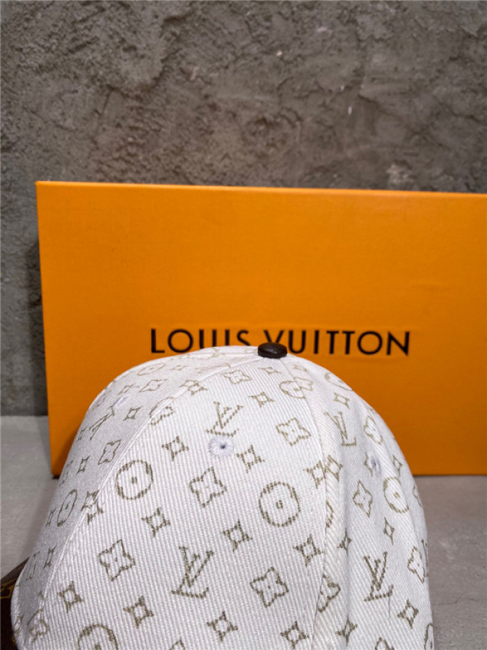 L&V HAT