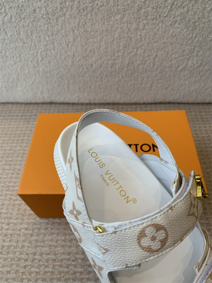 L&V sandal 209