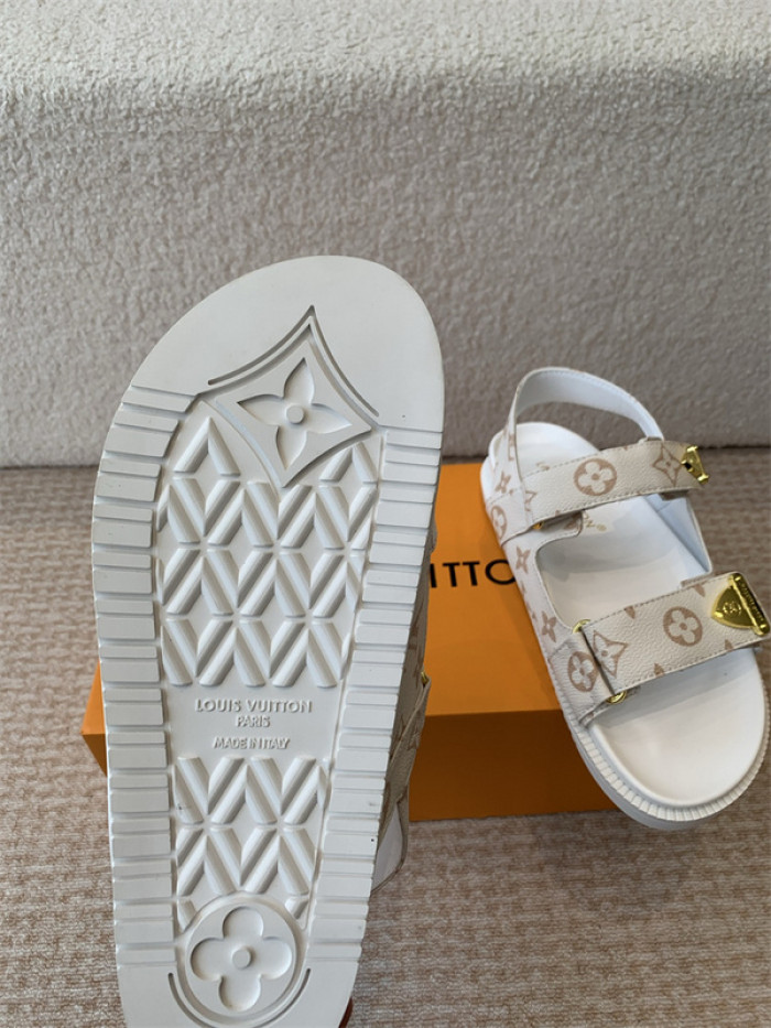 L&V sandal 209
