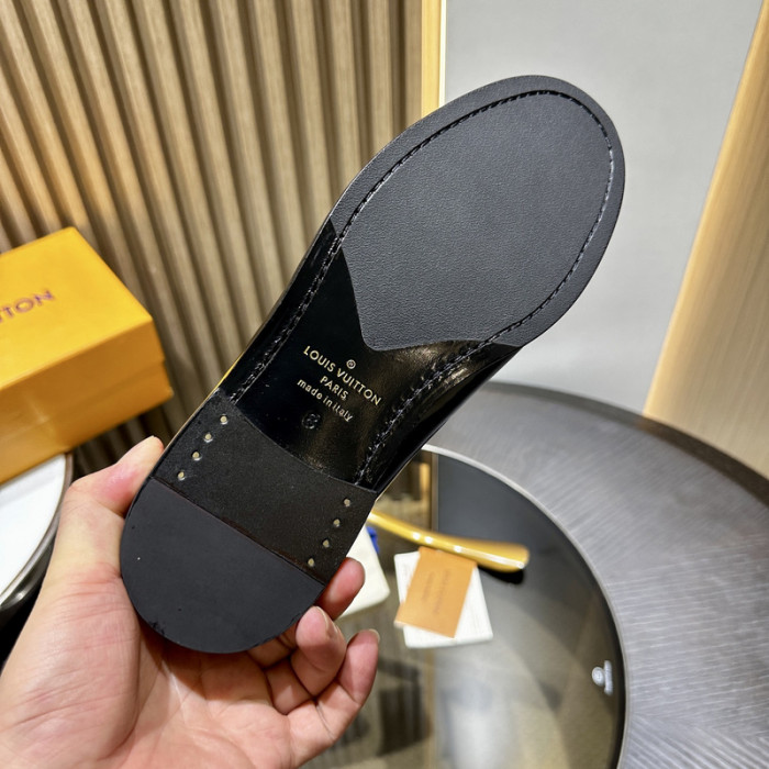 LV LOAFERS L0000612