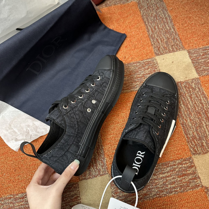B23 OBLIQUE LOW Top SNEAKERS T00480H106