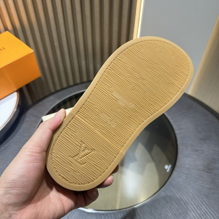 L&V sandal 124