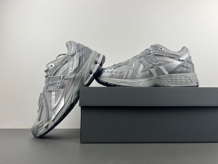 New Balance 1906A Concrete Silver Metallic M1906AG