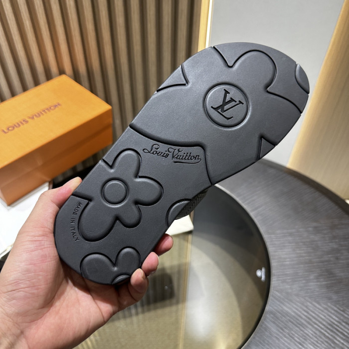 L&V sandal 212