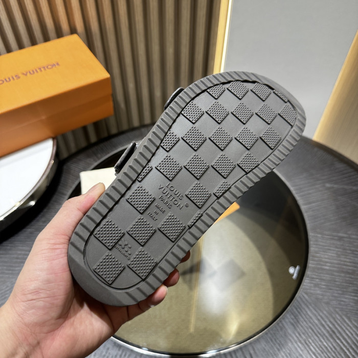 L&V sandal 220