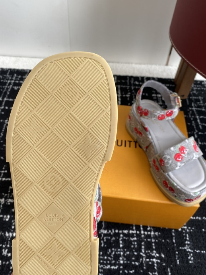 L&V sandal 237