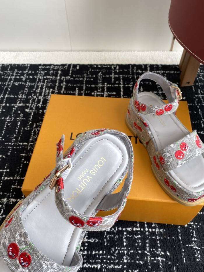 L&V sandal 237