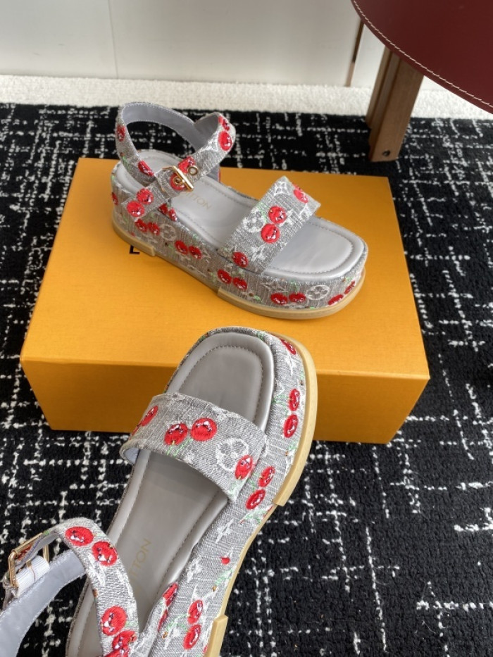 L&V sandal 237